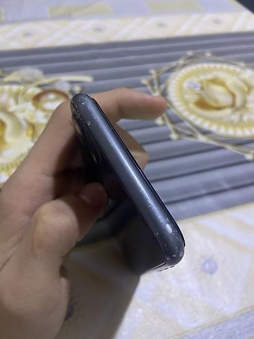 Apple iPhone: IPhone 11, Qara, Face ID — 6