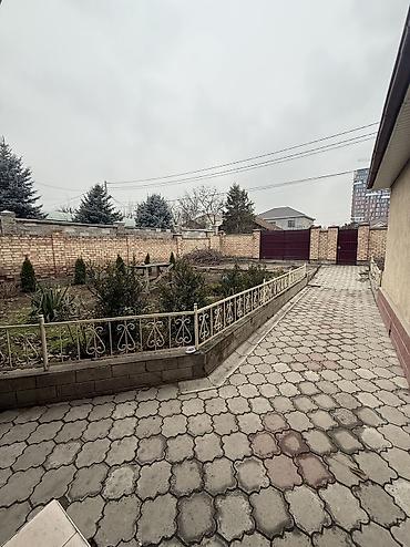 Продажа коттеджей и домов: 🏡 *Продается дом в Золотом Квадрате!* 📍 Ул. Айдаралиева 8 (между — 31