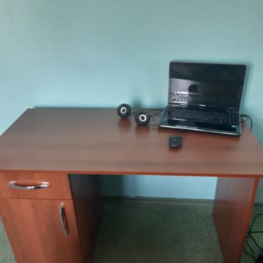 новый мебель: Компьютерный Стол, цвет - Коричневый, Новый