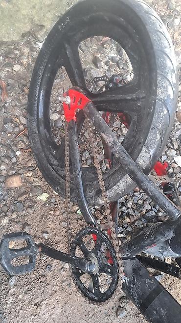 velosiped aksesuarı: Qara-qırmızı rəngli BMX tipli velosipetdir!velosipet problemi yoxdur — 3