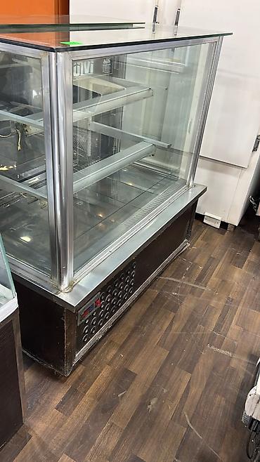 Soyuduculu vitrın (şirniyyat/qatıq/fast‑food üçün) - Şüşə vitrinli