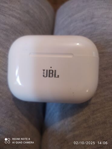 samsung adapter original: Qulaqcıq yeni alınıb hec bir problemi yoxdu az işlənib 

- Rəng: ağ