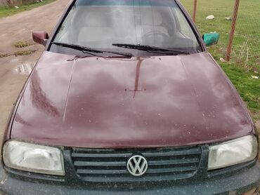 Продажа авто: Volkswagen Vento: 1993 г., 1.8 л, Механика, Бензин, Седан