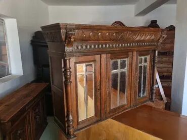 Stilske vitrine: Odlicna viseca viteina Visina 86 cm Sirina 128 cm Dubina 40 cm na lalafo.rs — 1 Stilske vitrine: Odlicna viseca viteina Visina 86 cm Sirina 128 cm Dubina 40 cm — 1