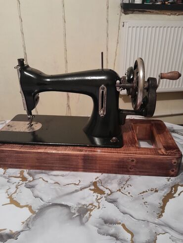 маленькая швейная машина: Швейная машина Chayka, Ручной