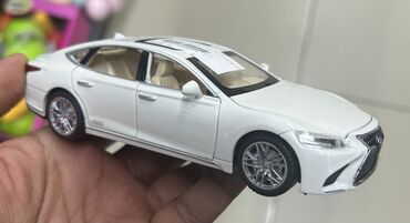Avtomobil modelləri: Leksus sedan modelinin metal die-cast oyuncaq maketi - Korpus: metal — 10