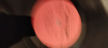 Vinil vallar: Vinil plastinkalar satılır. Bir ədədi 20 manat — 8