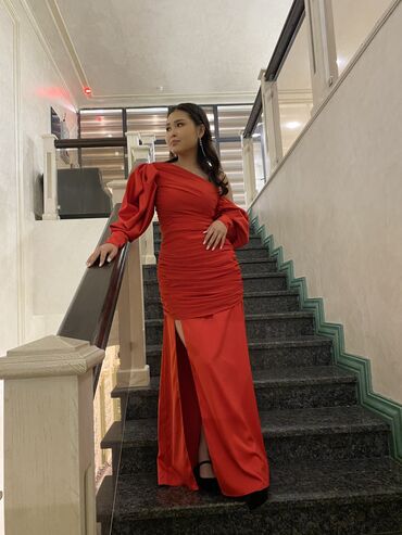 красный платье: Вечернее платье, Длинная модель, С рукавами