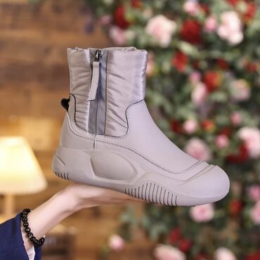 зимный обувь: Женские зимние ботинки-дутики, серые - Теплый укороченный