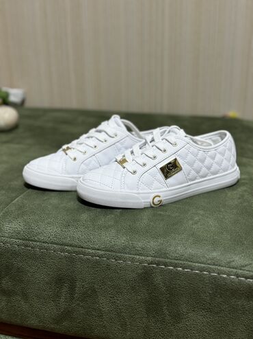 Женская обувь: Размер: 37, цвет - Белый, Новый
