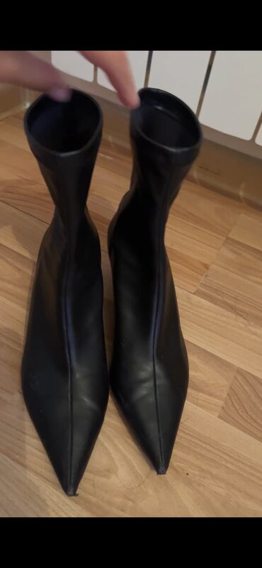 Eynəklər: Zara botinka 37 razmer 
Geyilib — 9