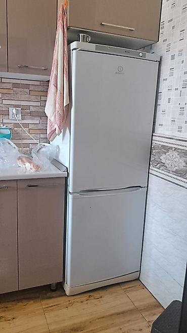 Soyuducu satılır. Məlumat: - Qiymət: 280 AZN - Ölçü: hündürlük 1.70 m