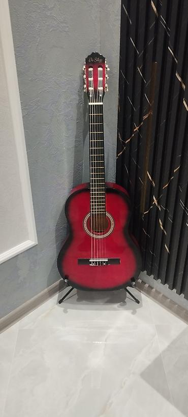 gitara yolana: Qırmızı klassik gitara – De Sun markası - Korpus: klassik forma — 1
