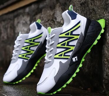 брендовые очки: Красивый спортивный кроссовки размер 42