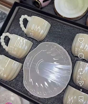 ormaric za kljuceve ikea: Porcelanski set šoljica za kafu/čaj sa tanjirićima u poklon-kutiji. - — 1
