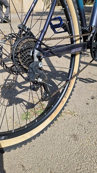 Velosipedlər: Dağ/şosse hibrid velosipedi - Alüminium gövdə, aerodinamik dizayn; — 7
