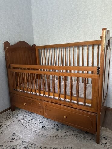 односпальная деревянная кровать: Детская кровать из натурального дерева. - Опускающаяся/откидная