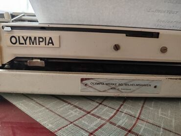 Stari uređaji: Olympia mehanička pisaća mašina sa koferom Nepoznato stanje. Mora — 5