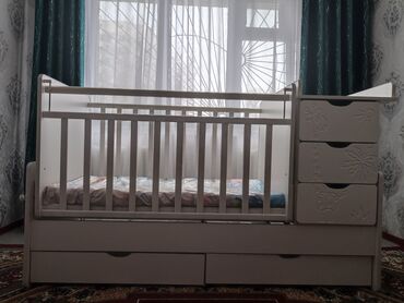 разборный манеж: Продаем детскую кровать манеж в хорошем состоянии. БУ. маятник