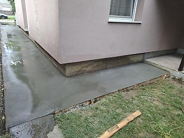ugradnja stepenica: Usluga: Izrada betonskih staza, prilaza i trotoara Opis: - — 1