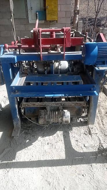 Производство пескоблоков: Продаётся две пескаблочные станки с четырьмя видом матрец, 300шт — 1