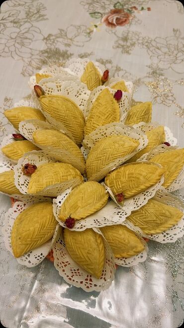 Sifarişlə hazır yeməklər: Xəngəl və ev yeməkləri üçün əl işi xəmir məhsulları və şirniyyatlar — 11