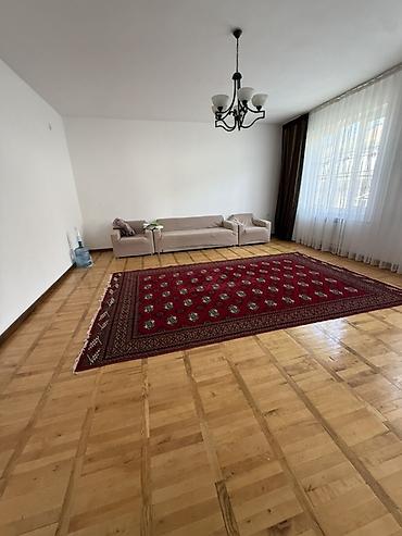 Үйлөрдү ижарага берүү: Просторный кирпичный дом с участком и благоустроенным двором. - — 8