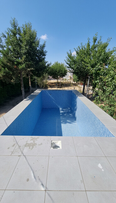 Hovuzlar: Xüsusi hovuz üçün mozaika üzləmə və bitirmə xidməti Təsvir: - Beton — 1