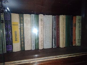 Книжные шкафы: Продаю книги оптом и в розницу. Прошу 30 сом за книгу. Оптовым — 12