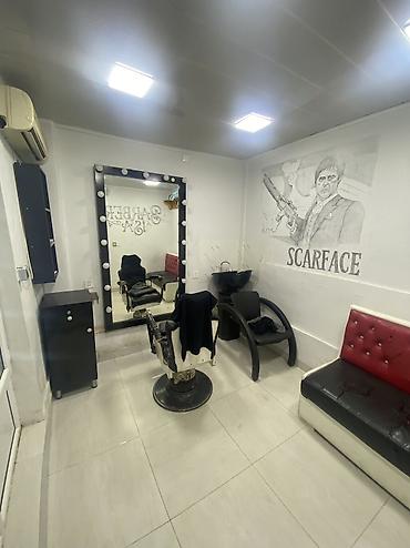 berber mebeli: Bərbər güzgüsü şkafları ilə birlikdə - Peşəkar salon üçün geniş — 1