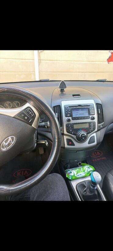 Hyundai: Hyundai i30 CW (universał) avtomobil - Kuzov: universal, qara rəng — 1