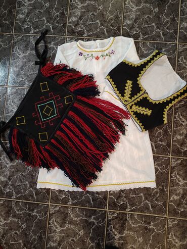 Kompleti: Ručno izrađeni kompleti za krštenje od bele pamučne tkanine (tanak — 9