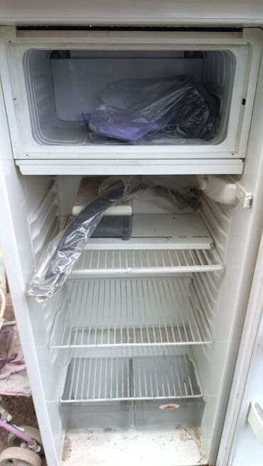 Запчасти и аксессуары для бытовой техники: Продаю холодильник рабочий