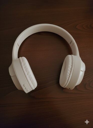 polis mikrofon: Новый Беспроводные (Bluetooth) Наушники, цвет - Белый