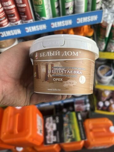настенная панель: Шпатлевка "БЕЛЫЙ ДОМ" цвета орех, предназначенная для дерева. Упаковка