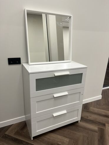 крават для девочек: Кийим үчүн комод, Күзгүсү менен, түсү - Ак