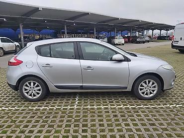 Renault: Renault Mégane III, 5-vrata hečbek, srebrna boja. - Motor: dizel — 5