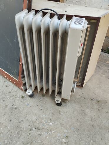 Elektrikli qızdırıcılar və radiatorlar: Radiator satılır işlək vəziyyətdədir. Ünvan qaraçuxur