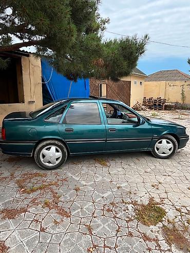 volkswagen polo 1: Opel Vectra: 1.8 л | 1995 г. 700000 км Седан — 3