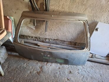 Radiatorlar: Nəqliyyat vasitələri üçün nəzərdə tutulmuş baqaj qapağı. Bu qapaq