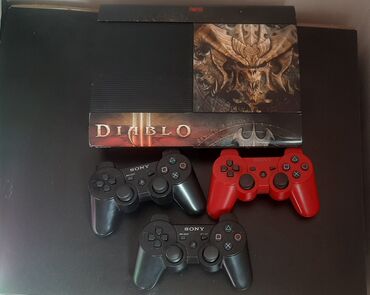 playstation 3 işlenmiş: 500 yaddas cox selqeli istfade olunup
uzerinde uc eded pult islekdiler