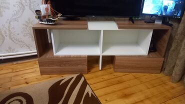 раковина с тумбой и зеркалом: Düz TV altlığı, Polkalı, Laminat