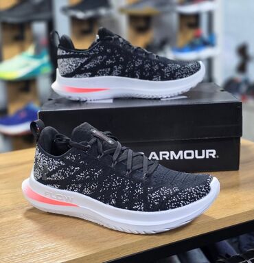 Кроссовки и спортивная обувь: Мужские кроссовки, 42.5, Under Armour, Новый, цвет - Черный, Самовывоз, Платная доставка