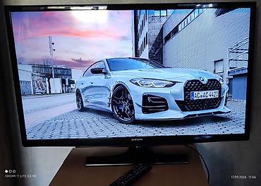 Samsung LED televizor, təxmini 40–43 düym diaqonal (16:9). Standı və