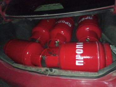 красная футболка: Газ балоны 27л пустые для кафе. Бишкек.есть доставка и в другие