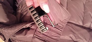 Пуховики и зимние куртки: Куртка пуховик женская обсолютно новая, натуралка размер — 4