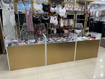 alt paltarı qadın: Müxtəlif rənglərdə və üslublarda, müxtəlif ölçülərdə qadın