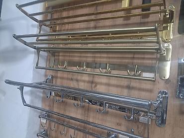 asılqanlar: Divar üçün paltar askıları və rəfli asqı sistemləri - Material: metal — 1