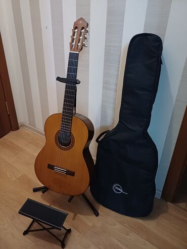 сколько стоят футбольные перчатки: Классическая гитара Yamaha C45. Состояние отличное, практически новая