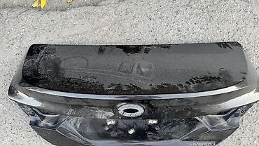 вмятин: Крышка багажника Toyota, 2018 г., Б/у, Оригинал — 1